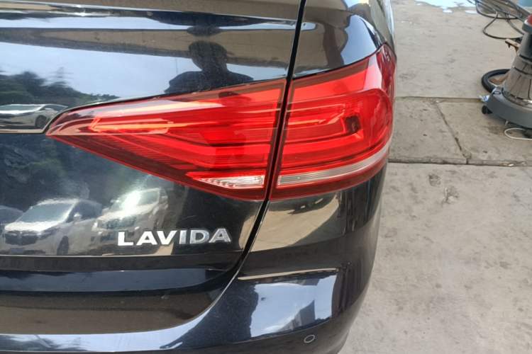 Used Volkswagen Lavida 2019 Lavida Start 1.5L Manual Fashion Edition China VI Standard Right Rear Taillight