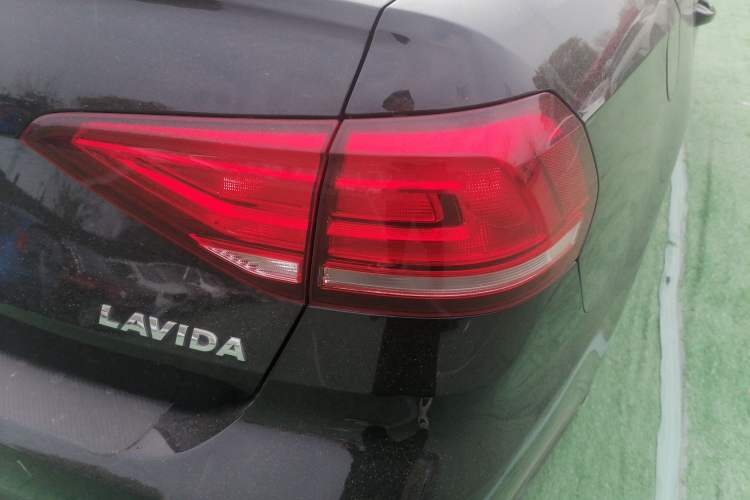 Used Volkswagen Lavida 2019 Lavida Start 1.5L Automatic Trendy Version China VI Standard Right Rear Taillight