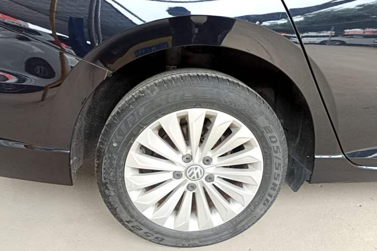 Used Volkswagen Lavida 2019 280TSI DSG Comfort Edition China VI standard Right Rear Wheel Hub