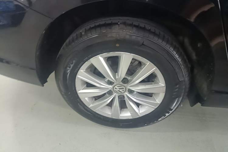 Used Volkswagen Lavida 2019 1.5L Automatic Fashion Edition China VI Right Rear Wheel Hub