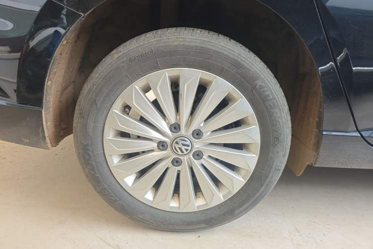 Used Volkswagen Lavida 2019 280TSI DSG Comfort Edition China VI standard Right Rear Wheel Hub