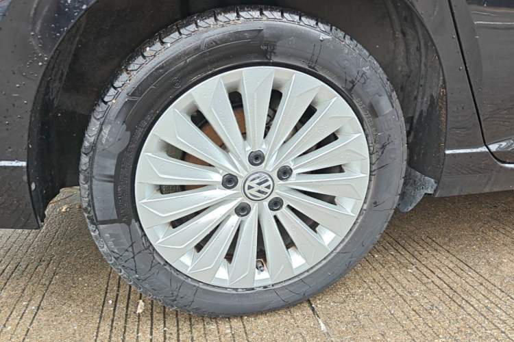 Used Volkswagen Lavida 2019 280TSI DSG Comfort Edition China VI standard Right Rear Wheel Hub