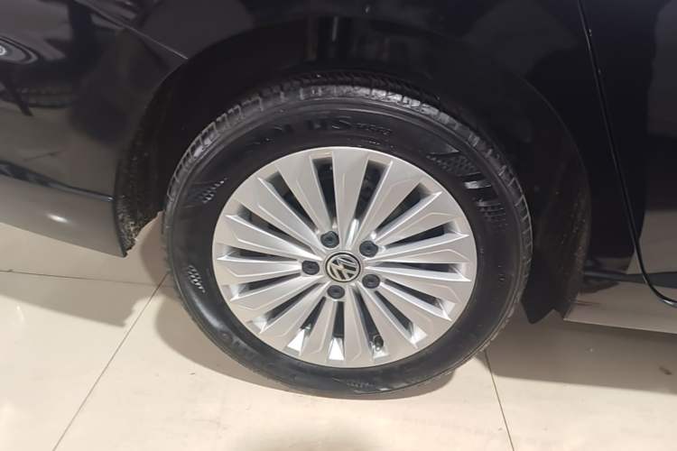 Used Volkswagen Lavida 2019 280TSI DSG Comfort Edition China VI standard Right Rear Wheel Hub