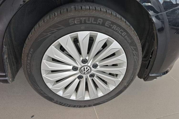 Used Volkswagen Lavida 2019 1.5L Automatic Comfort Edition China VI Standard Right Rear Wheel Hub