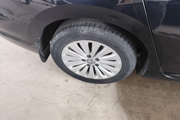 Used Volkswagen Lavida 2019 1.5L Automatic Comfort Edition China VI Standard Right Rear Wheel Hub