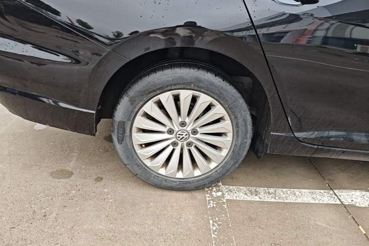 Used Volkswagen Lavida 2019 280TSI DSG Comfort Edition China VI standard Right Rear Wheel Hub
