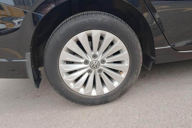 Used Volkswagen Lavida 2019 280TSI DSG Comfort Edition China VI standard Right Rear Wheel Hub