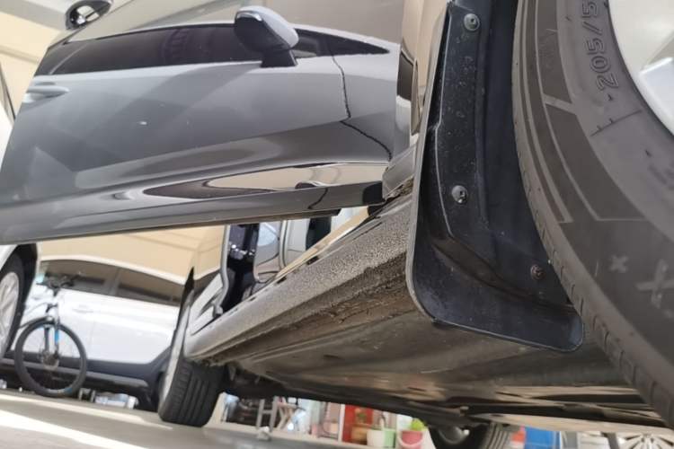 Used Volkswagen Lavida 2019 1.5L Automatic Vision Edition China VI Standard Right Side Sill