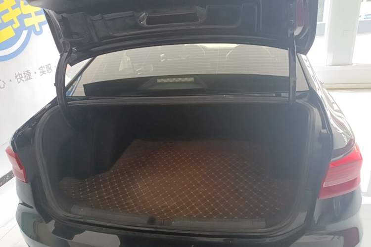 Used Volkswagen Lavida 2019 1.5L Manual Comfort Edition China VI Standard Trunk
