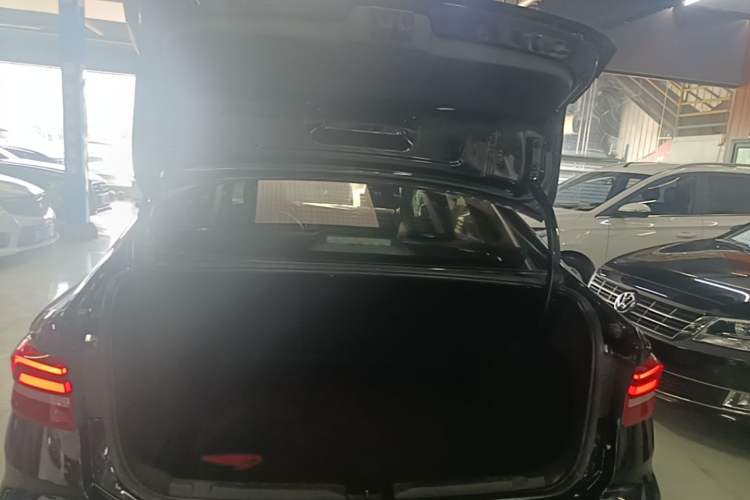 Used Volkswagen Lavida 2019 1.5L Automatic Fashion Edition China VI Trunk