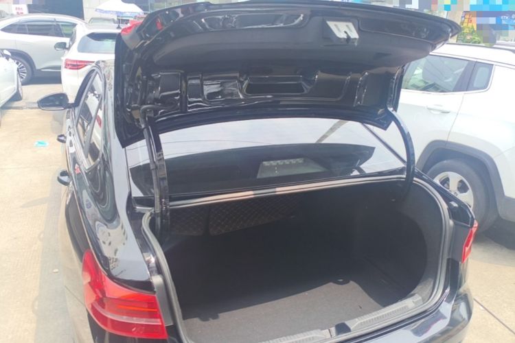 Used Volkswagen Lavida 2019 1.5L Automatic Comfort Edition China VI Standard Trunk