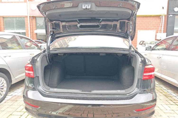 Used Volkswagen Lavida 2019 1.5L Automatic Comfort Edition China VI Standard Trunk