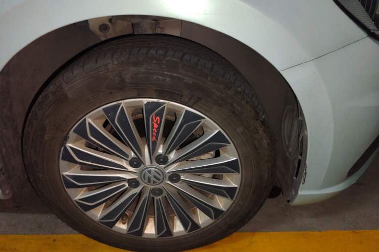 Used Volkswagen Lavida 2019 1.5L Automatic Comfort Edition China VI Standard Right Front Wheel Hub