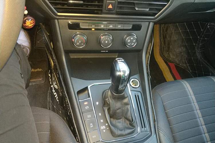Used Volkswagen Lavida 2019 280TSI DSG Comfort Edition China VI standard Gear Lever