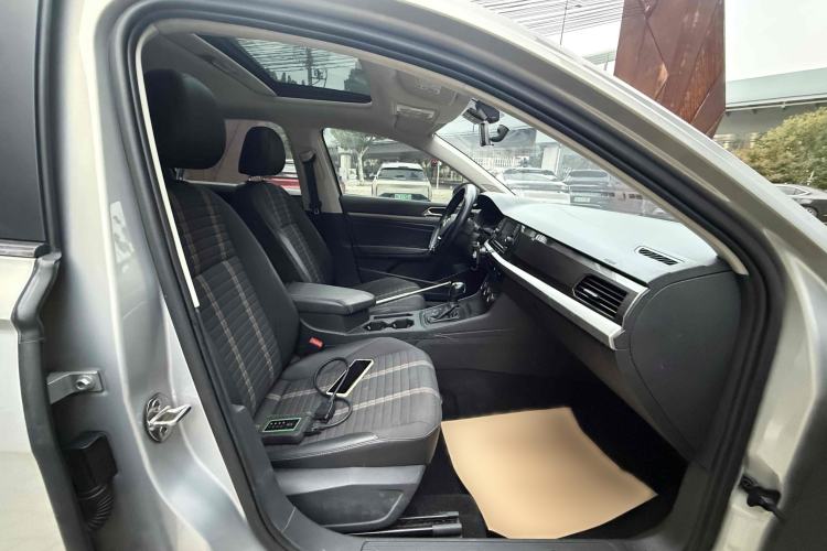 Used Volkswagen Lavida 2019 1.5L Automatic Vision Edition China VI Standard Interior 3