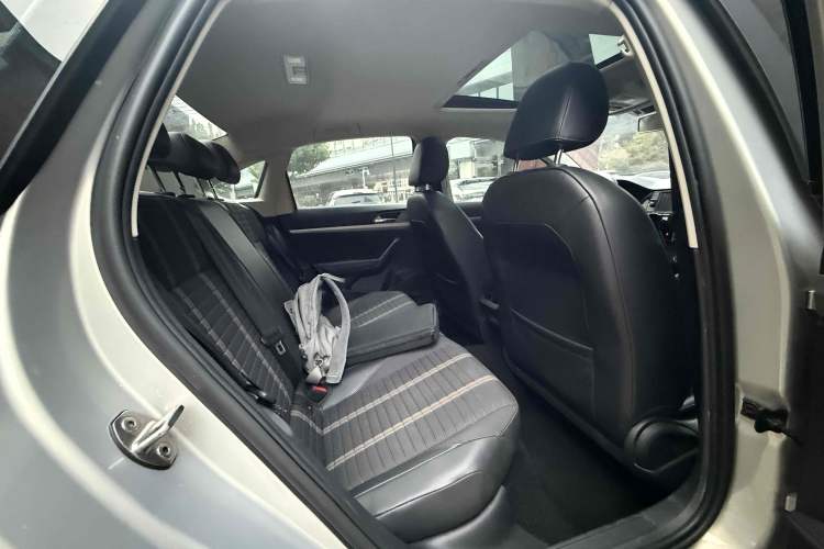 Used Volkswagen Lavida 2019 1.5L Automatic Vision Edition China VI Standard Interior 4