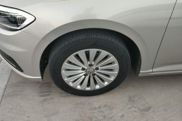 Used Volkswagen Lavida 2019 280TSI DSG Comfort Edition China VI standard Left Front Wheel Hub