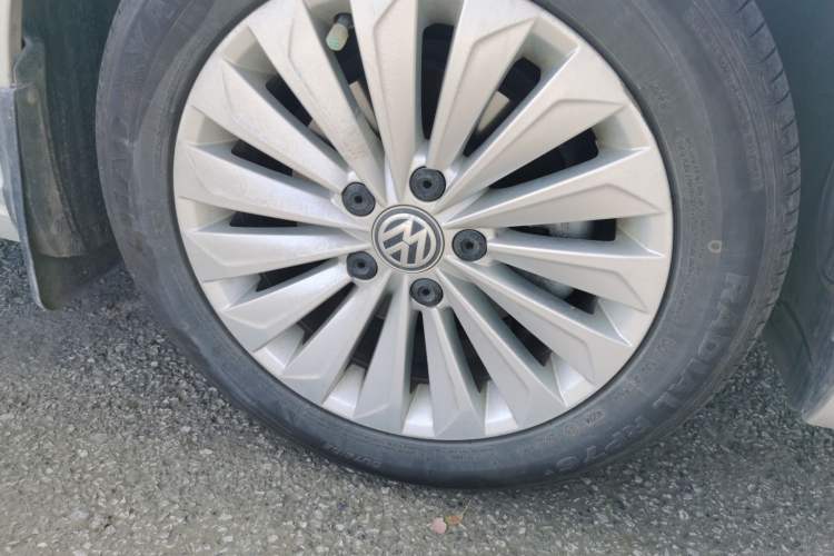 Used Volkswagen Lavida 2019 1.5L Automatic Vision Edition China VI Standard Right Front Wheel Hub
