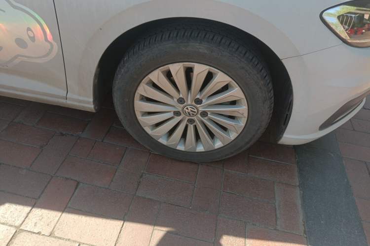 Used Volkswagen Lavida 2019 1.5L Manual Comfort Edition China VI Standard Right Front Wheel Hub