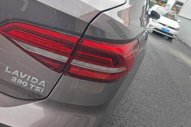 Used Volkswagen Lavida 2019 280TSI DSG Luxury Edition China VI Standard Right Rear Taillight