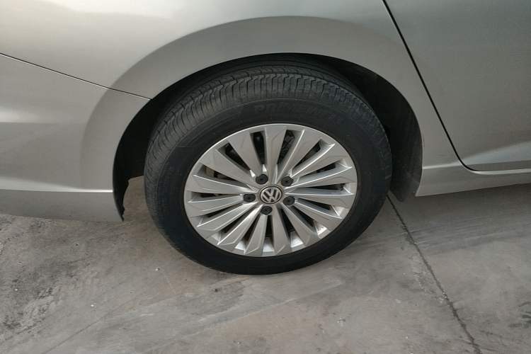 Used Volkswagen Lavida 2019 280TSI DSG Comfort Edition China VI standard Right Rear Wheel Hub