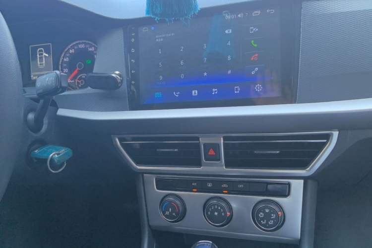 Used Volkswagen Lavida 2019 1.5L Automatic Fashion Edition China VI Audio And AC Panel