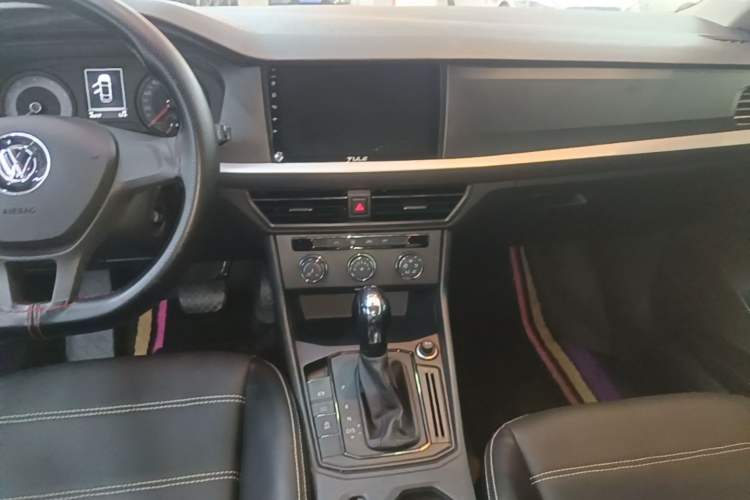 Used Volkswagen Lavida 2019 1.5L Automatic Fashion Edition China VI Audio And AC Panel