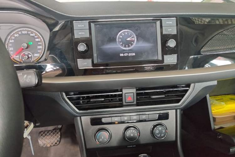 Used Volkswagen Lavida 2019 1.5L Automatic Comfort Edition China VI Standard Audio And AC Panel