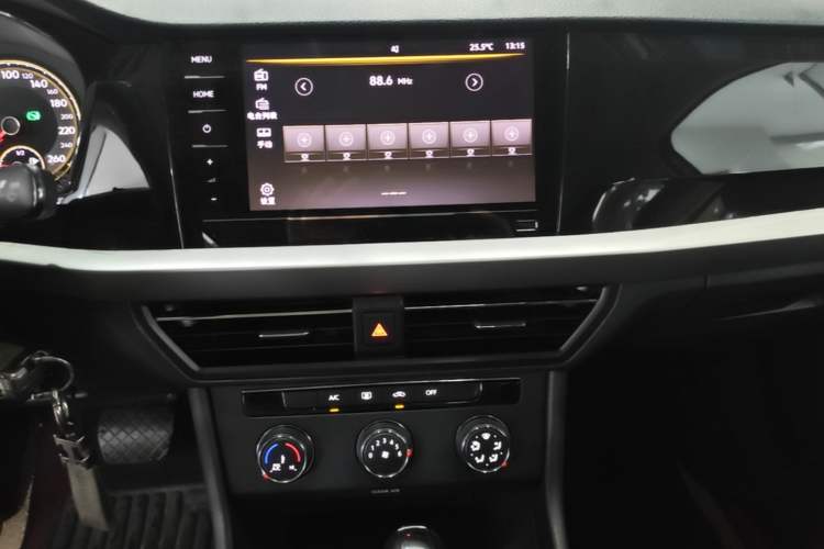 Used Volkswagen Lavida 2019 1.5L Automatic Comfort Edition China VI Standard Audio And AC Panel
