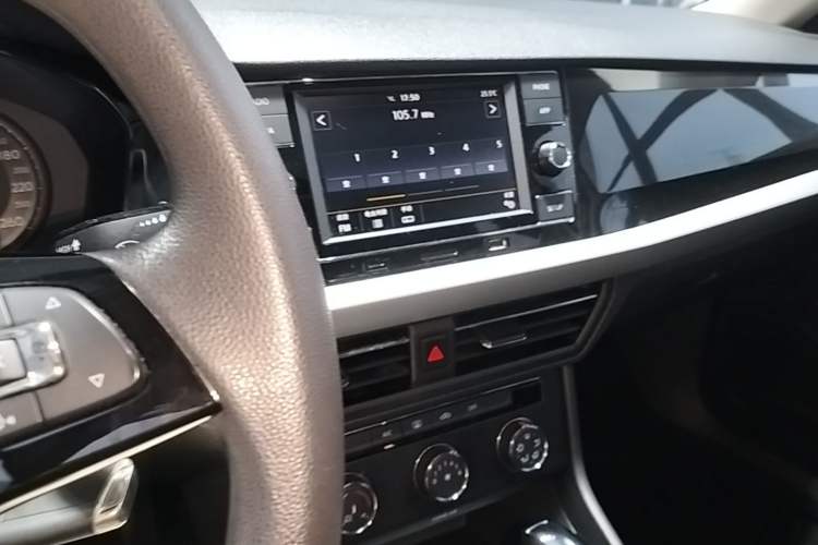Used Volkswagen Lavida 2019 1.5L Automatic Comfort Edition China VI Standard Audio And AC Panel