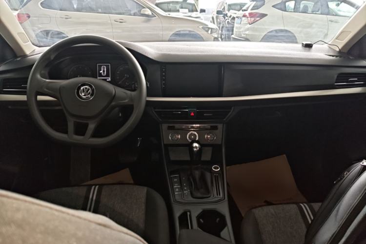 Used Volkswagen Lavida 2019 1.5L Automatic Fashion Edition China VI Center Console