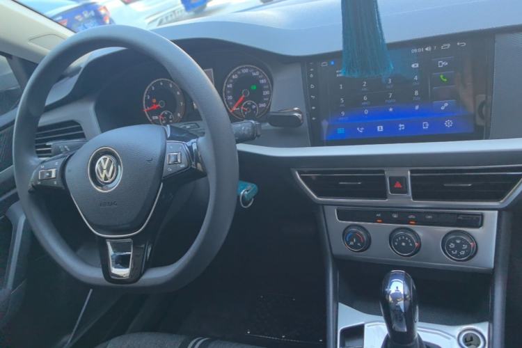Used Volkswagen Lavida 2019 1.5L Automatic Fashion Edition China VI Center Console