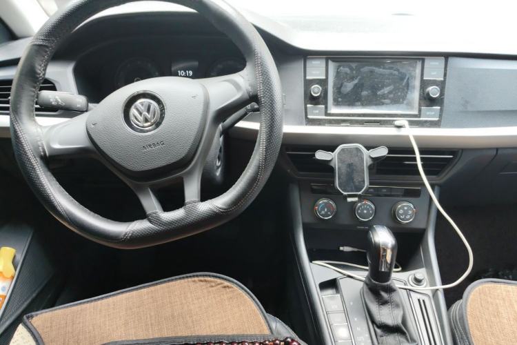 Used Volkswagen Lavida 2019 1.5L Automatic Fashion Edition China VI Center Console