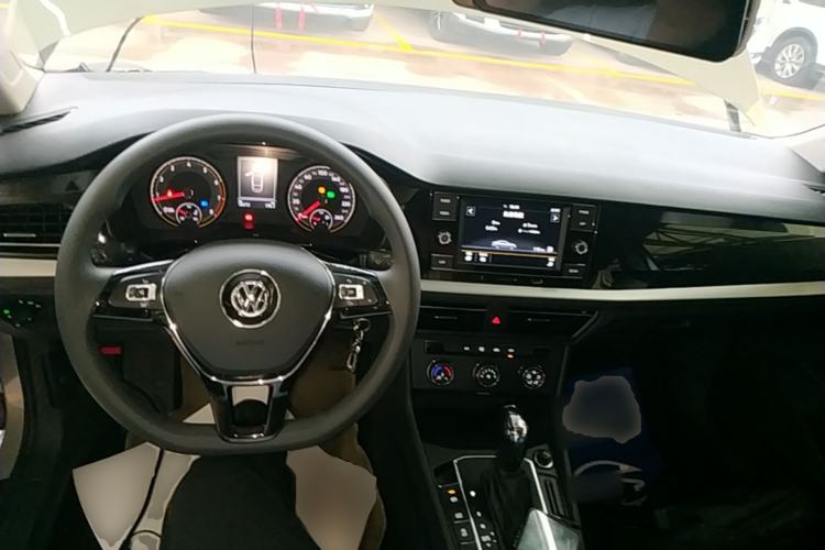 Used Volkswagen Lavida 2019 1.5L Automatic Comfort Edition China VI Standard Center Console