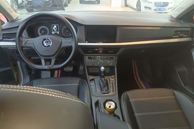 Used Volkswagen Lavida 2019 1.5L Automatic Fashion Edition China VI Center Console