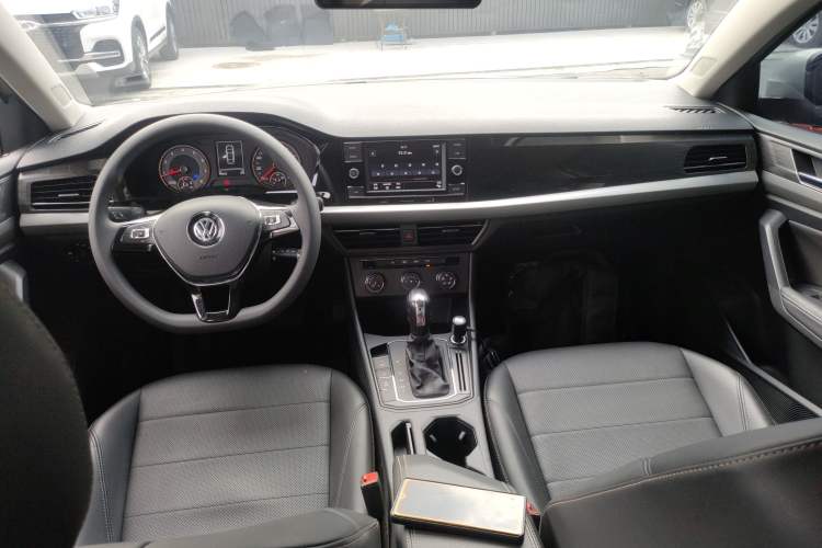 Used Volkswagen Lavida 2019 1.5L Automatic Comfort Edition China VI Standard Center Console