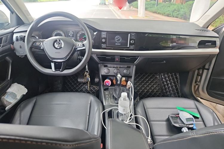 Used Volkswagen Lavida 2019 1.5L Automatic Comfort Edition China VI Standard Center Console