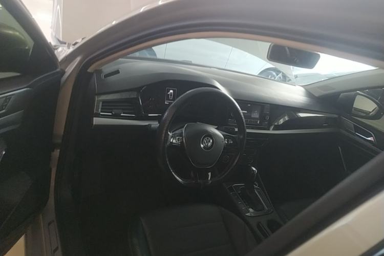 Used Volkswagen Lavida 2019 1.5L Automatic Comfort Edition China VI Standard Center Console
