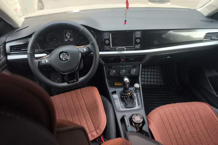 Used Volkswagen Lavida 2019 1.5L Automatic Comfort Edition China VI Standard Center Console