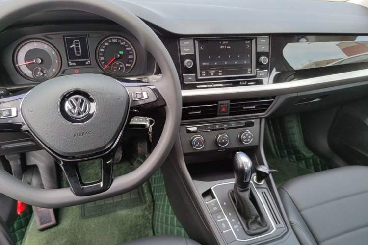 Used Volkswagen Lavida 2019 1.5L Automatic Comfort Edition China VI Standard Center Console