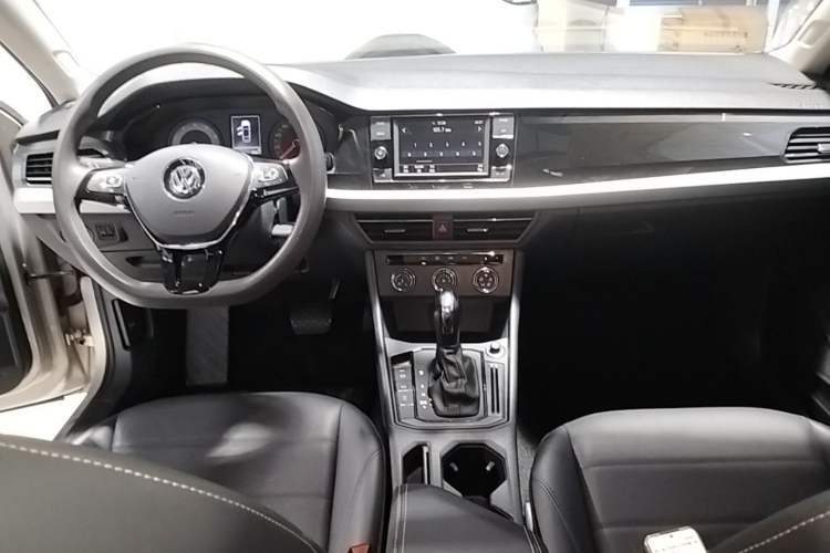 Used Volkswagen Lavida 2019 1.5L Automatic Comfort Edition China VI Standard Center Console