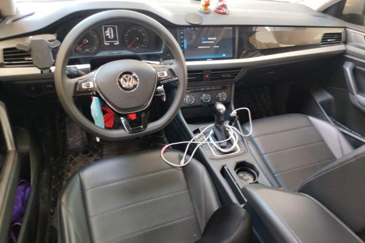 Used Volkswagen Lavida 2019 1.5L Automatic Comfort Edition China VI Standard Center Console