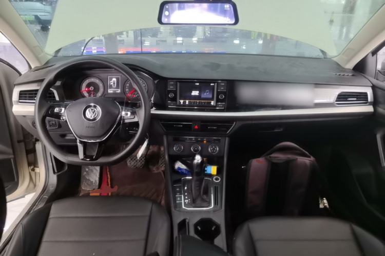 Used Volkswagen Lavida 2019 1.5L Automatic Comfort Edition China VI Standard Center Console
