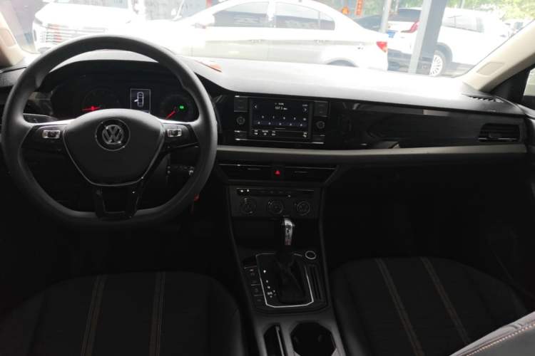 Used Volkswagen Lavida 2019 280TSI DSG Comfort Edition China VI standard Center Console