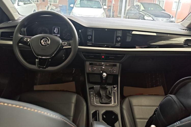 Used Volkswagen Lavida 2019 1.5L Automatic Comfort Edition China VI Standard Center Console