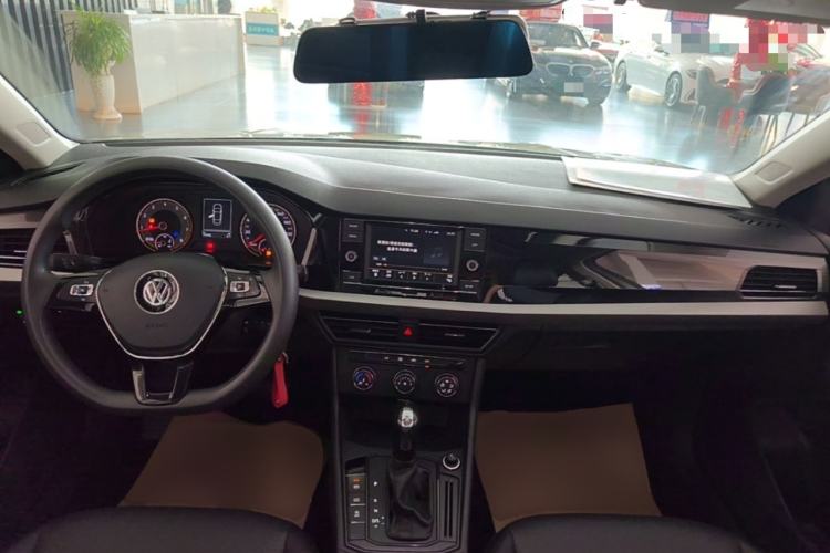 Used Volkswagen Lavida 2019 1.5L Automatic Comfort Edition China VI Standard Center Console
