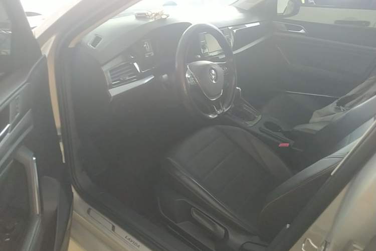 Used Volkswagen Lavida 2019 1.5L Automatic Comfort Edition China VI Standard Driver Seat