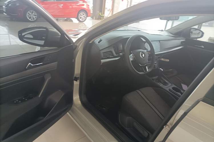 Used Volkswagen Lavida 2019 1.5L Automatic Comfort Edition China VI Standard Driver Seat