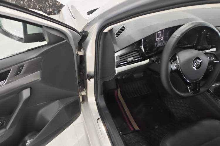 Used Volkswagen Lavida 2019 1.5L Automatic Comfort Edition China VI Standard Driver Seat