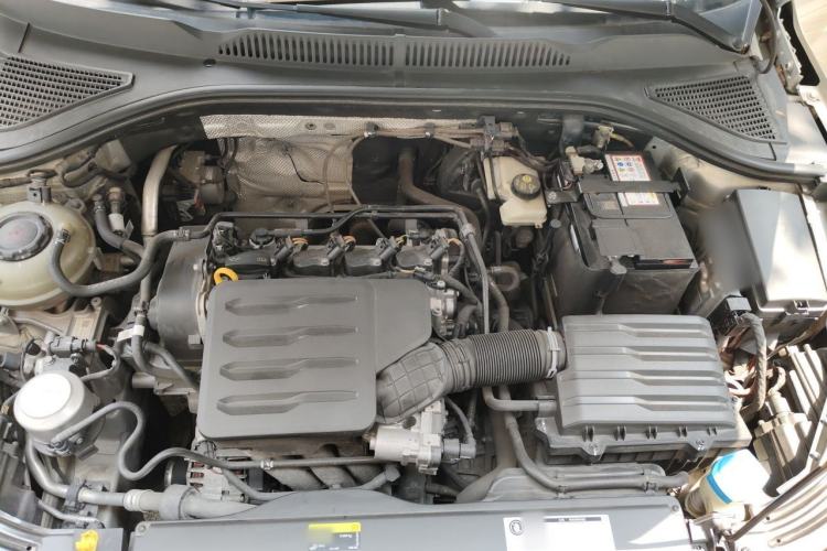Used Volkswagen Lavida 2019 1.5L Automatic Fashion Edition China VI Engine Bay